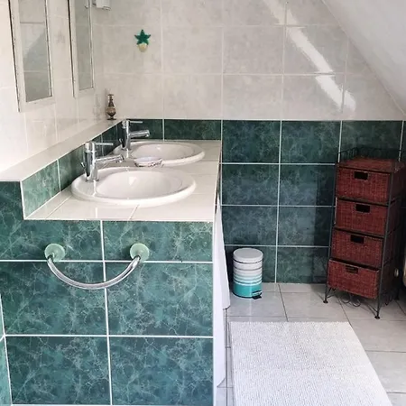 Maison Confortable A Avec Jardin Prive Дом отдыха Tregomeur